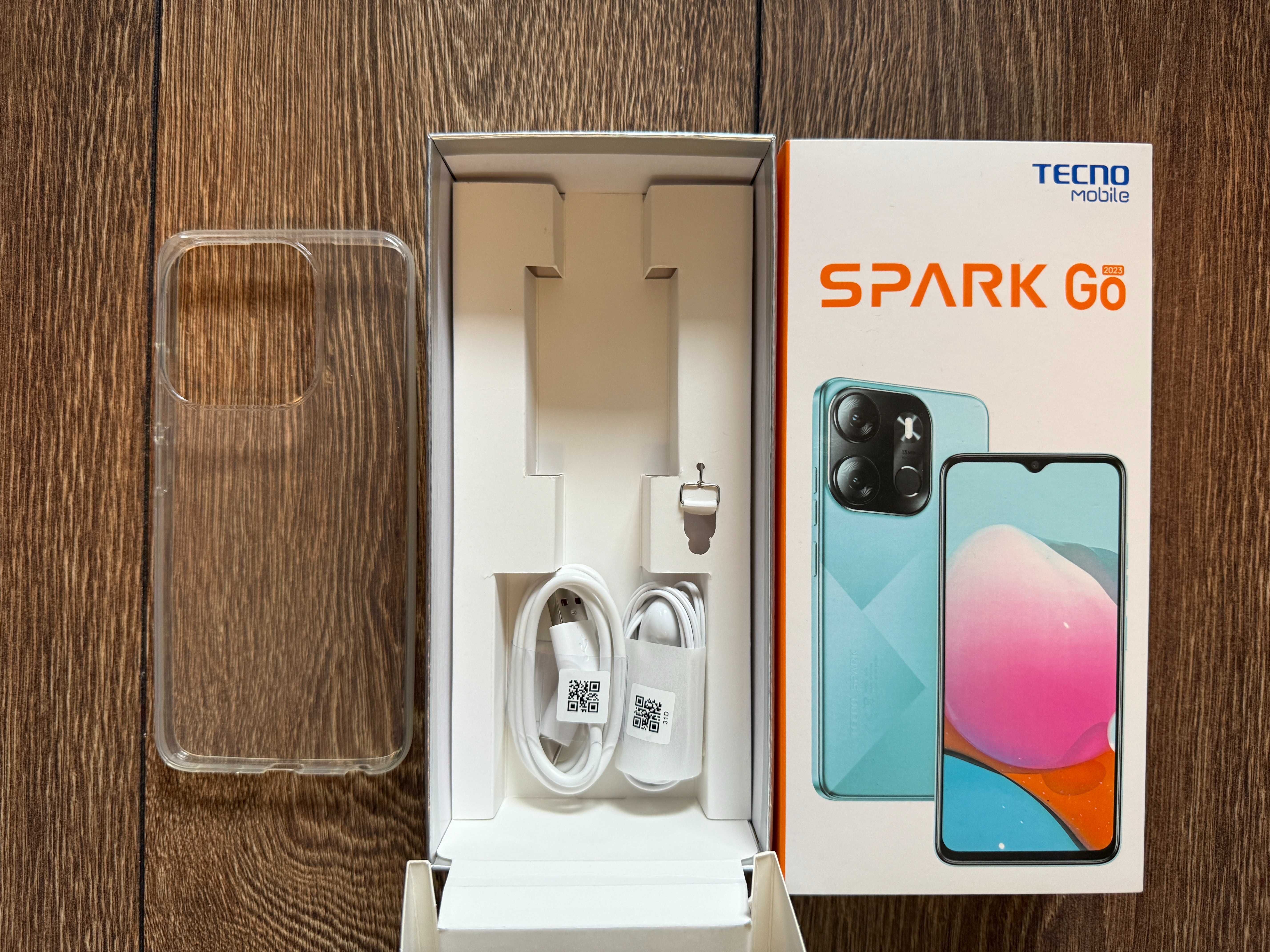 TECNO Spark Go - калъфче, слушалки и кабел