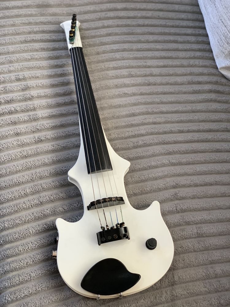 Vioara Zeta 5 corzi alba imbusuri