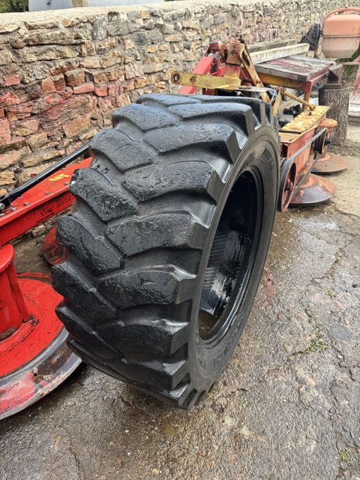 Гуми за челен товарач