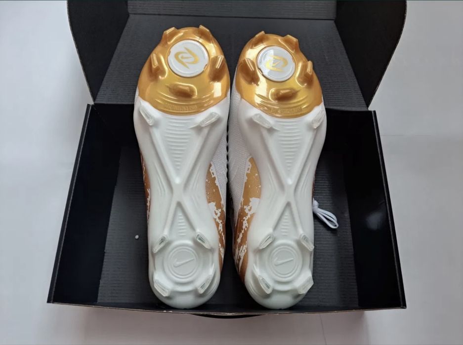 Бутонки nike phantom 42, носени няколко мача,супер запазени!