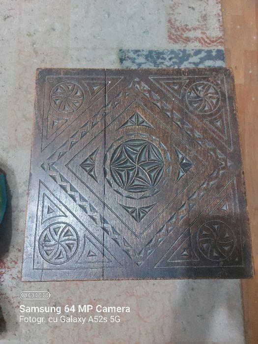 Scaun brancovenesc,secolul trecut,lemn de esenta foarte tare