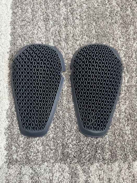 Protectii moto genunchi coate alpinestars