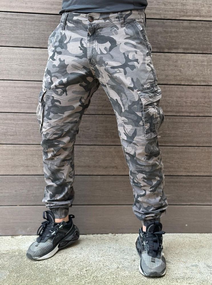 Мъжки камуфлажни панталони с карго джобове