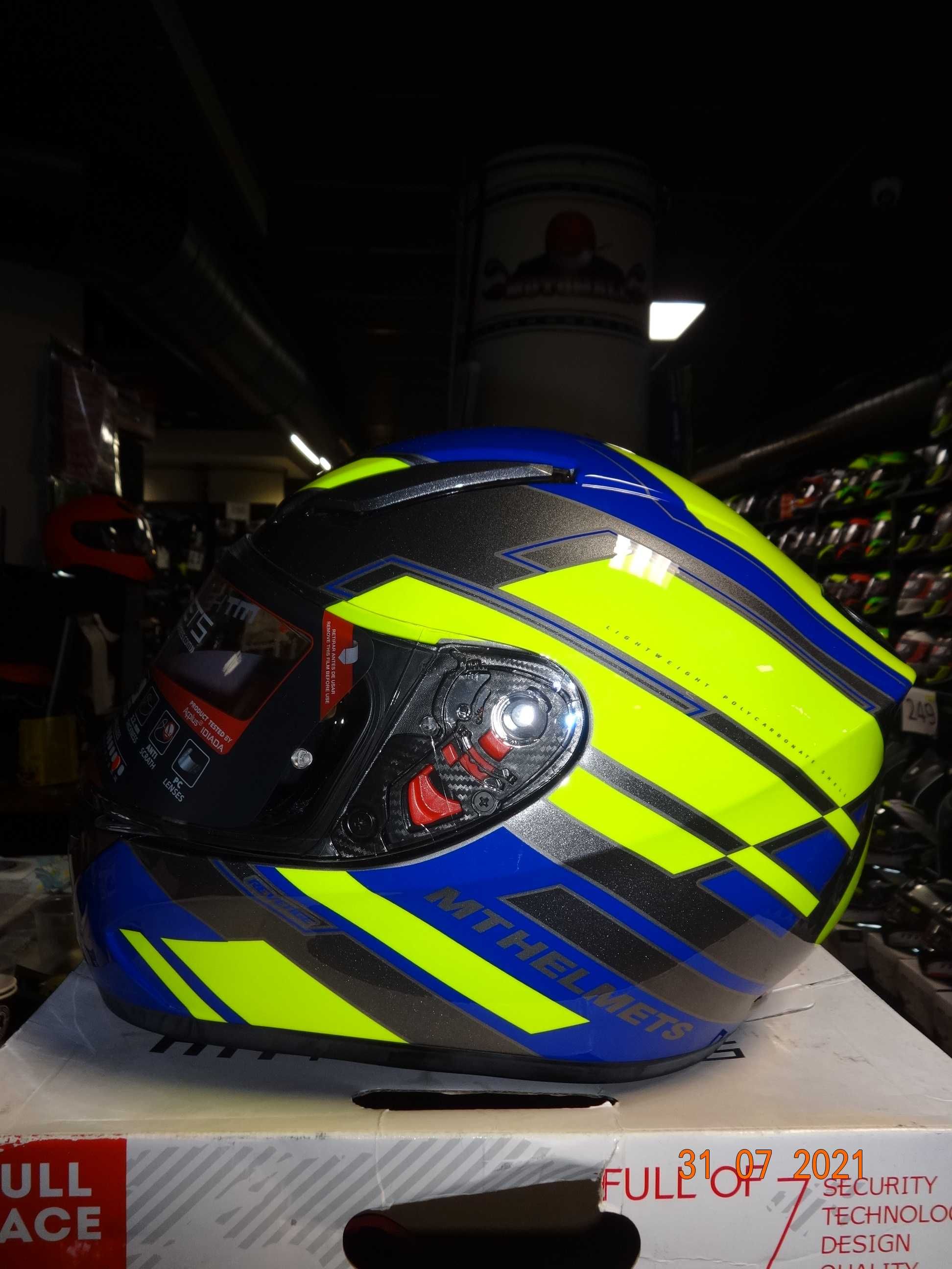 каска MT Helmets каска Revenge Zusa пистова мото каска