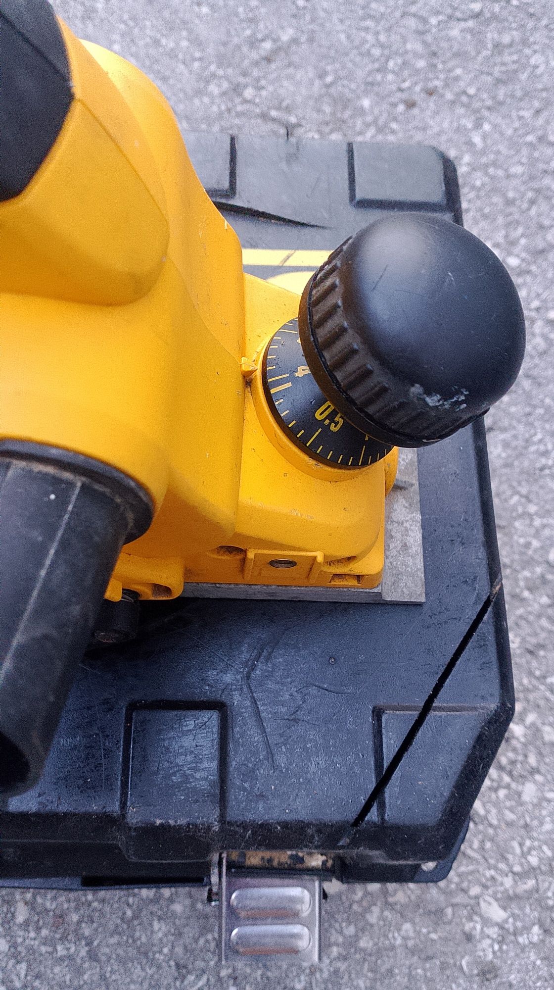 Електрическо ренде DeWALT D26500K, 1050 W, 0-4 мм
№ в каталога: BG3153