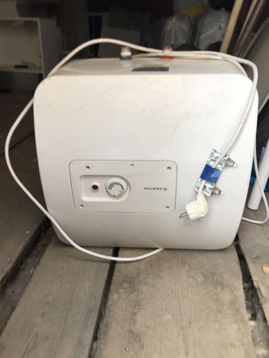 Продам Аристон в хорошем, рабочем состояни, 30л.