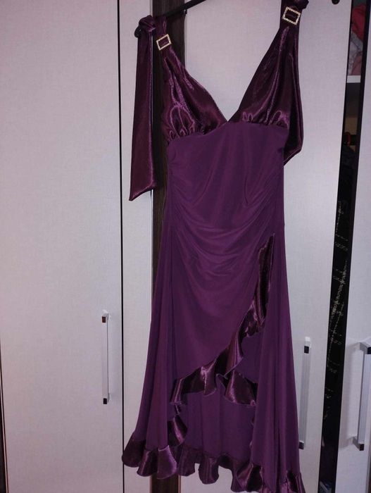 Vând rochii și pantofi pt ocazii speciale