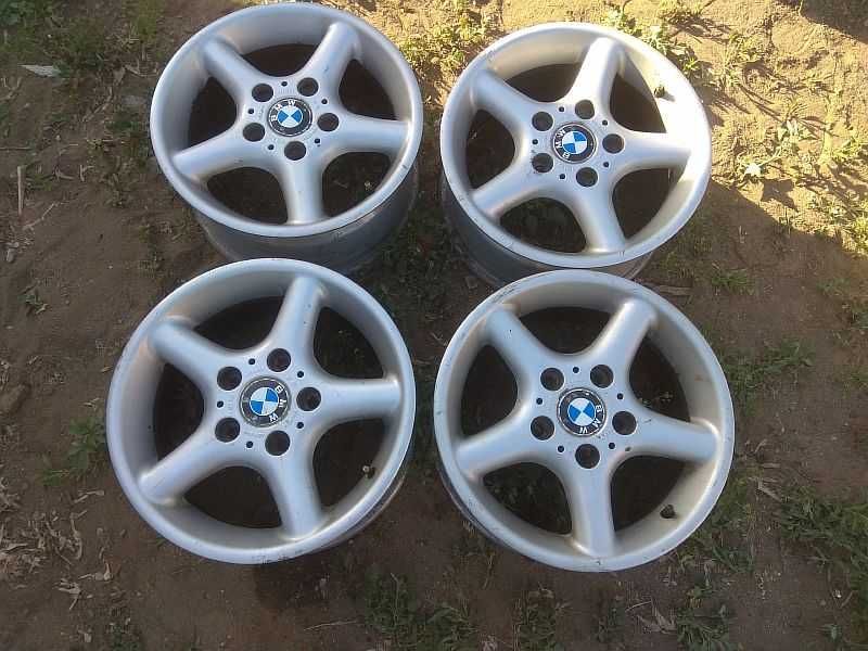 Продам оригинальные легкосплавные диски на автомашину BMW 3