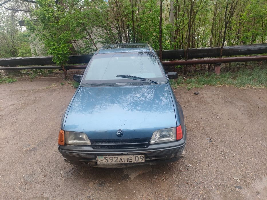 Продам машину Опель Кадетт