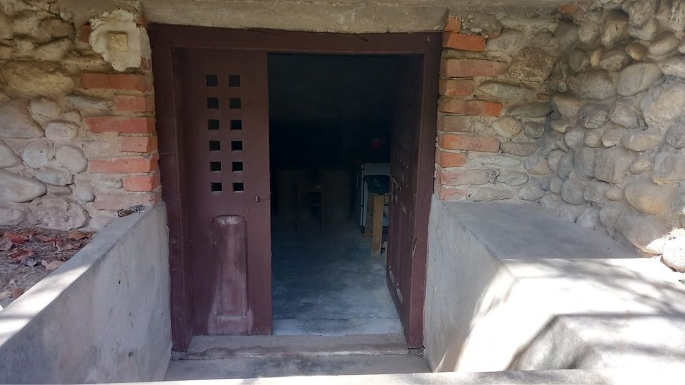 Casa cu teren generos de vanzare in Lelesti, Gorj