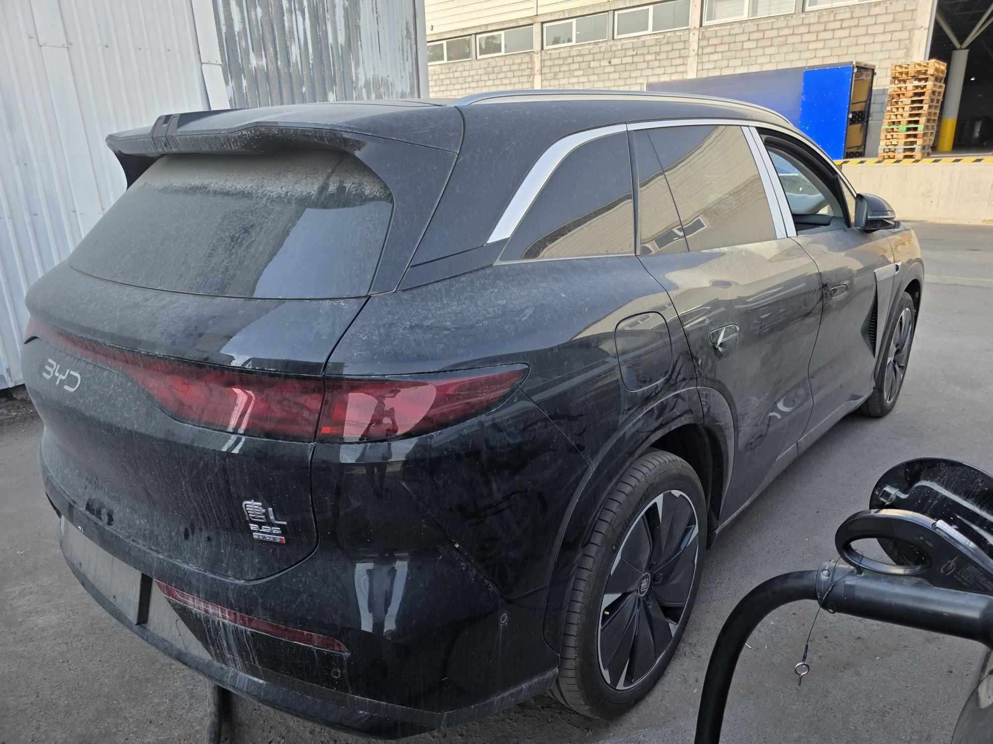 Byd tang L 4 wd ev full 2025 04