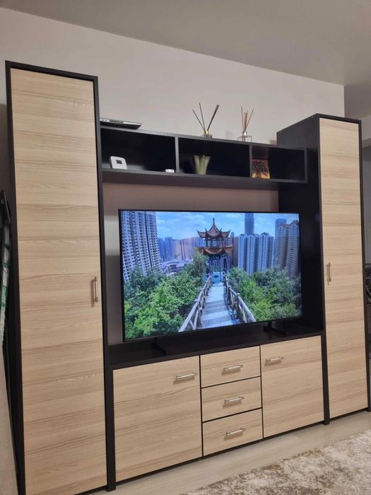 Mobilier living in stare impecabila, multe spatii depozitare