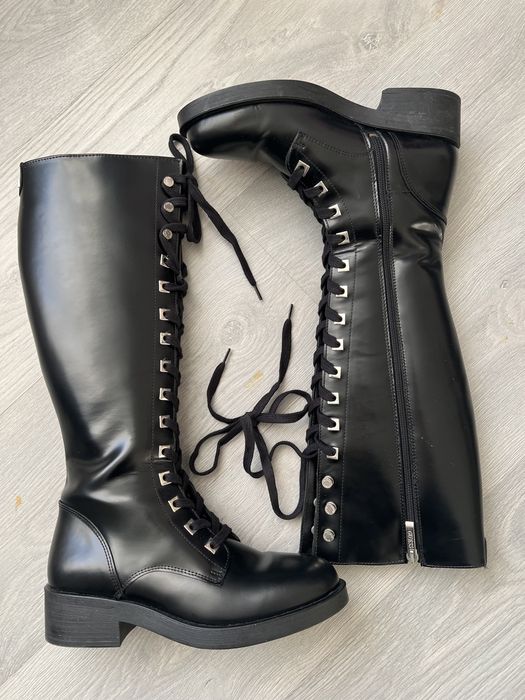 Продам новые сапоги Guess