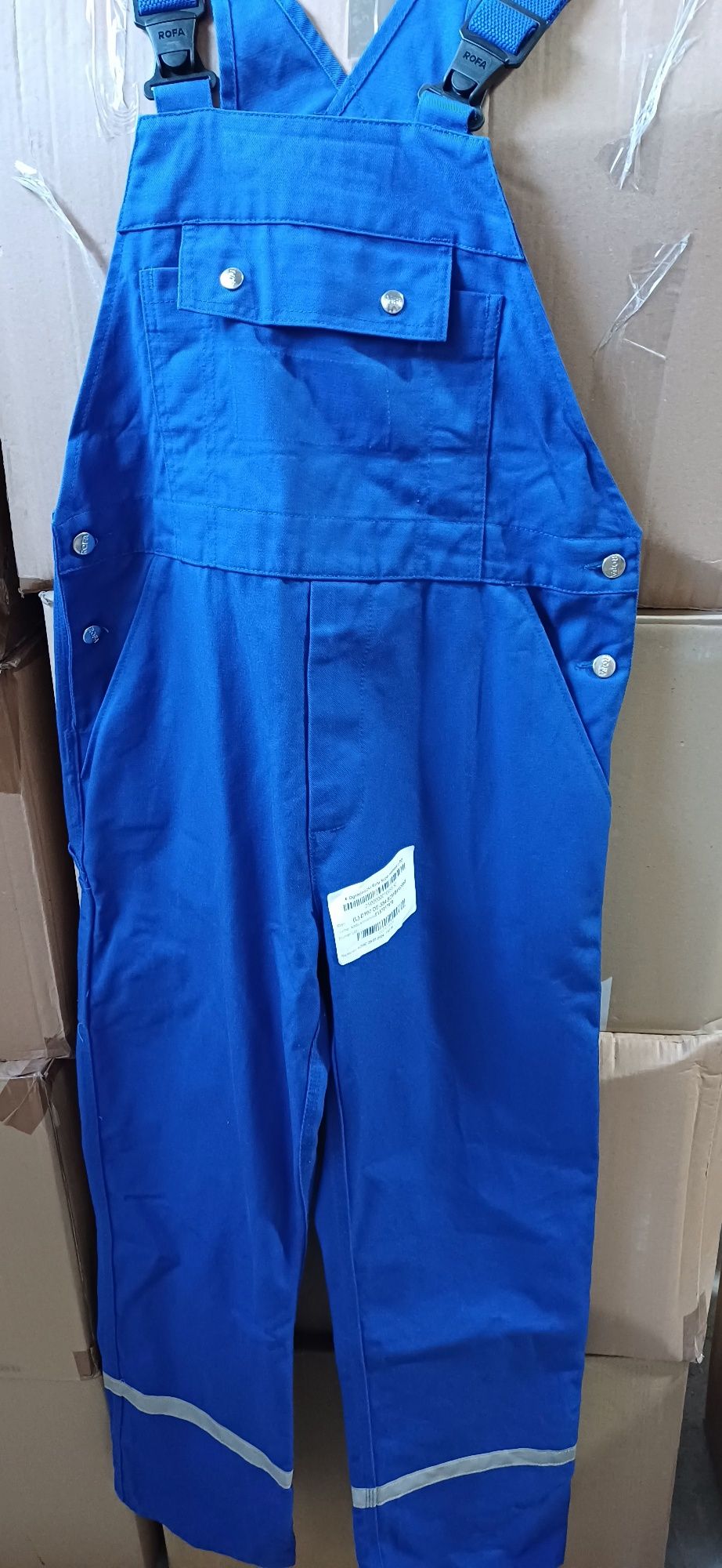 Salopete, pantaloni de lucru, bluze de salopetă, tricouri, halate etc