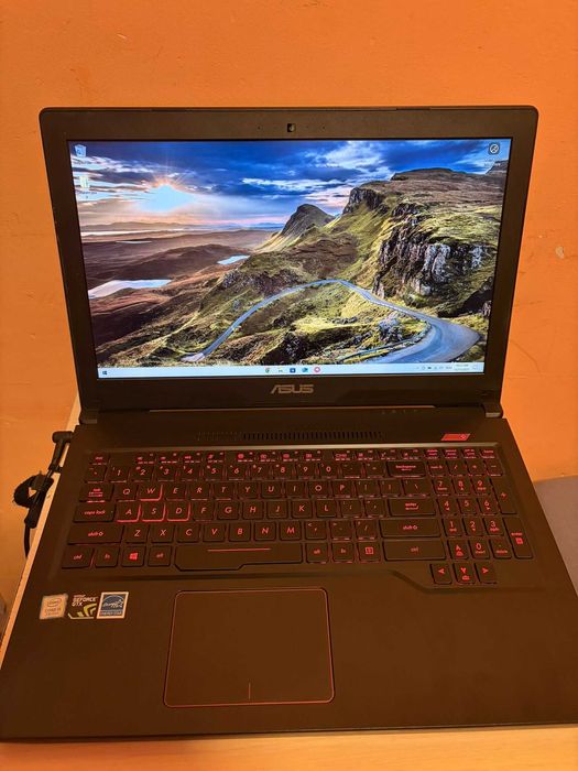 Laptop gaming ASUS FX503V - Foarte bine întreținut!