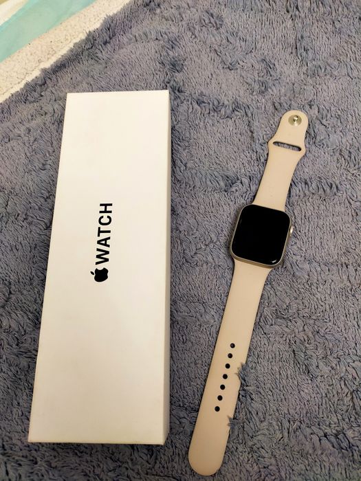 Продам Apple watch se2