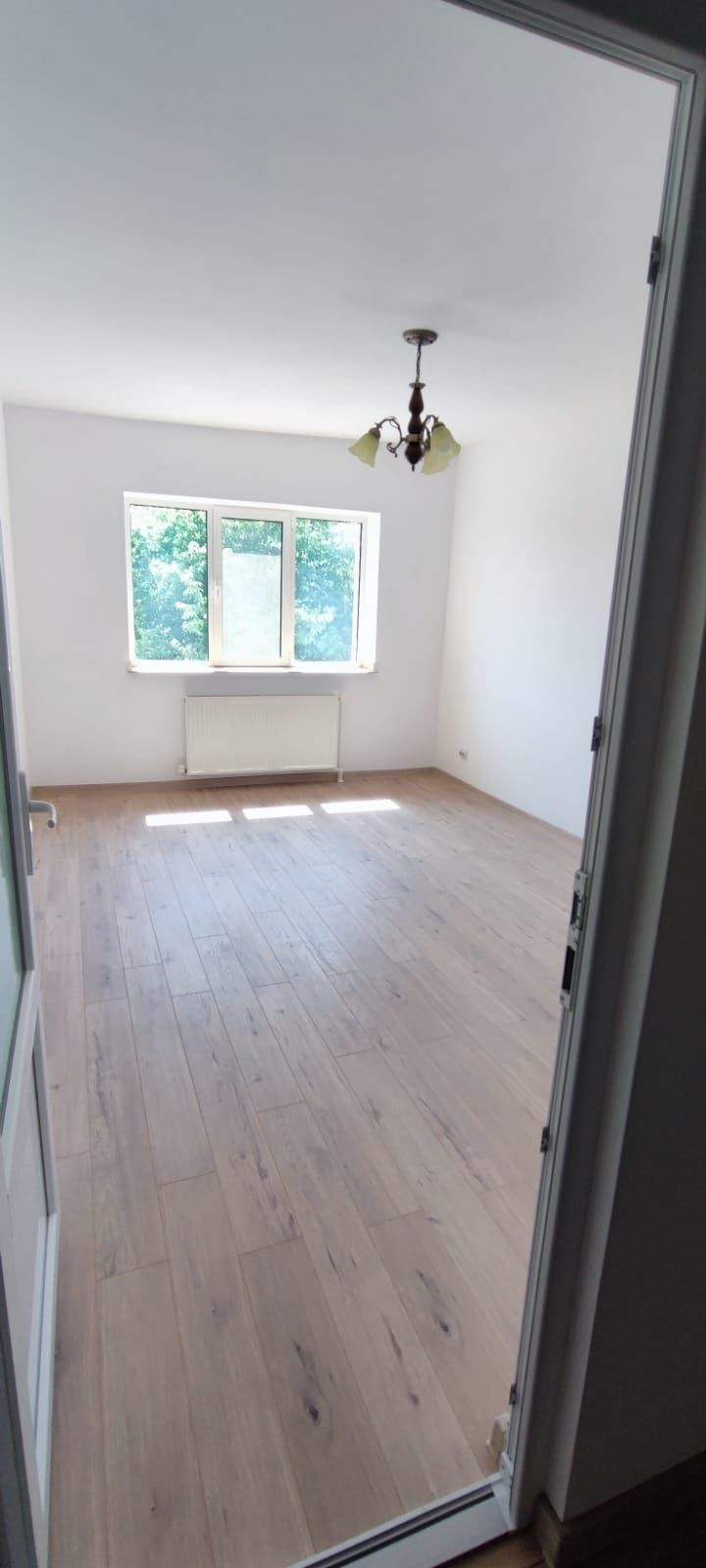 Apartament cu 3 camere decomandate
