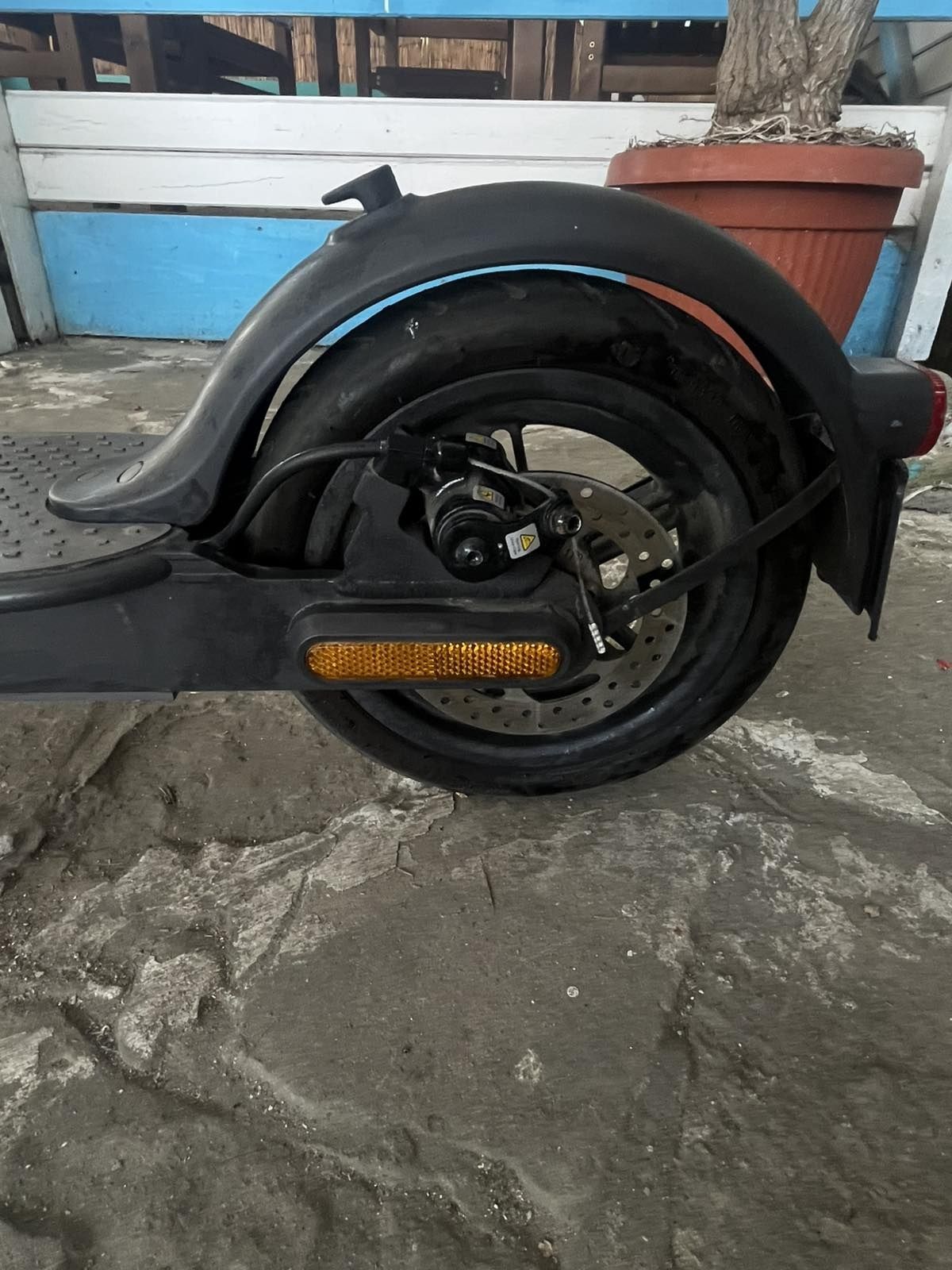 Продавам електрическа тротинетка  Mi electric scooter essential