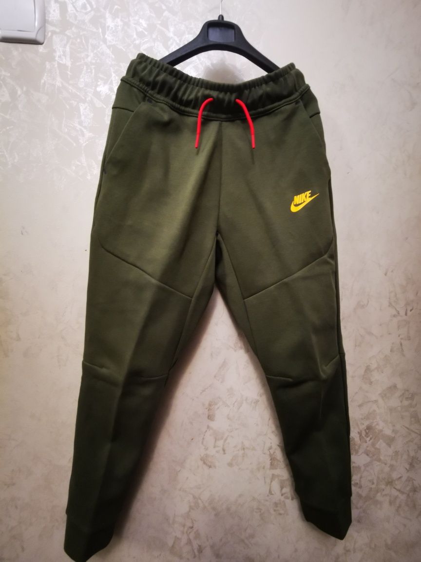 Pantaloni copii Nike