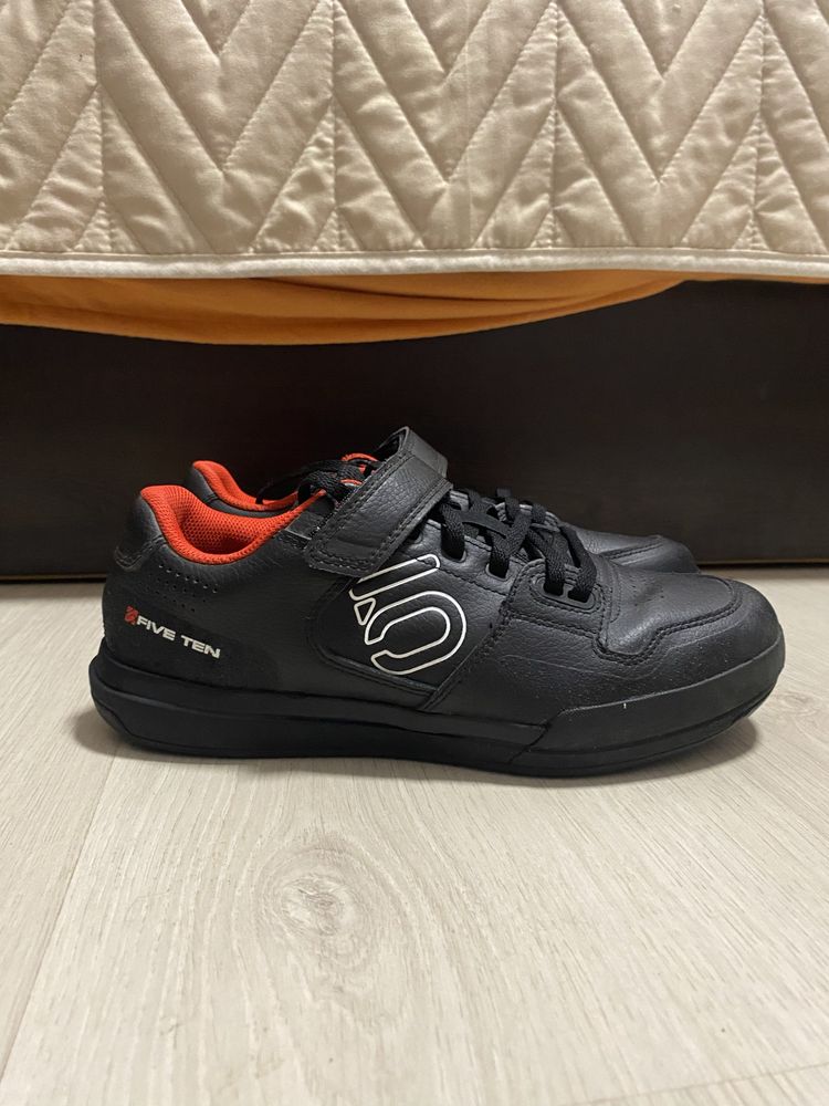 Обувки за клипсове adidas five ten