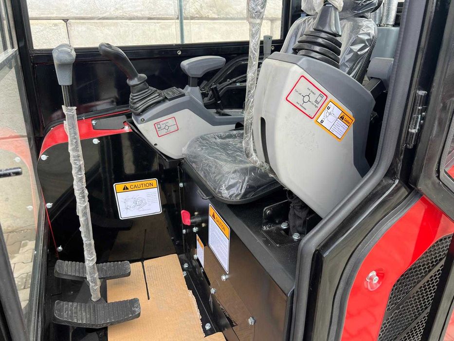 Miniexcavator Qilu – 2,5 T , motor Kubota 25 Hp + 3 cupe (Nou) + Video