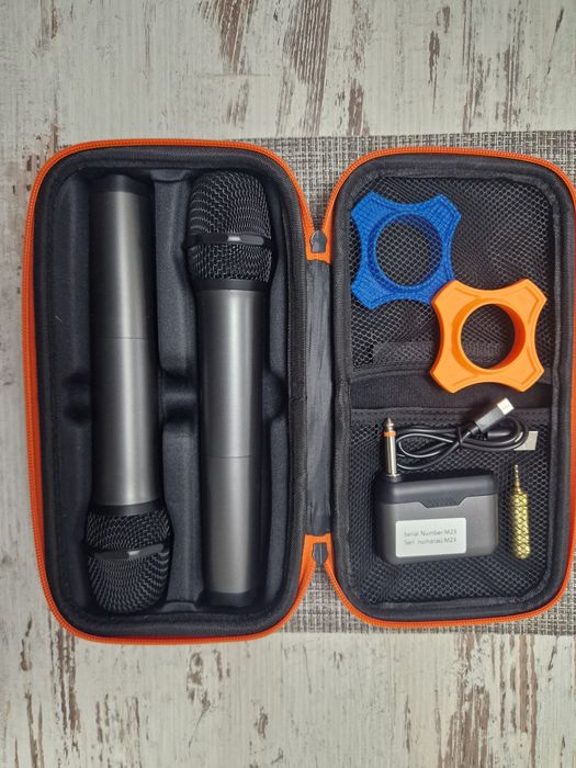 Безжични микрофони 2 броя с чанта нови