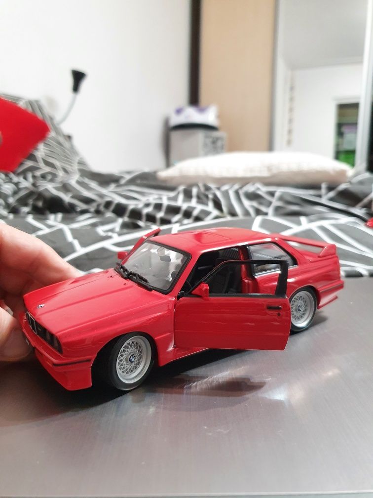 Machete de colecție scala 1/24 BMW