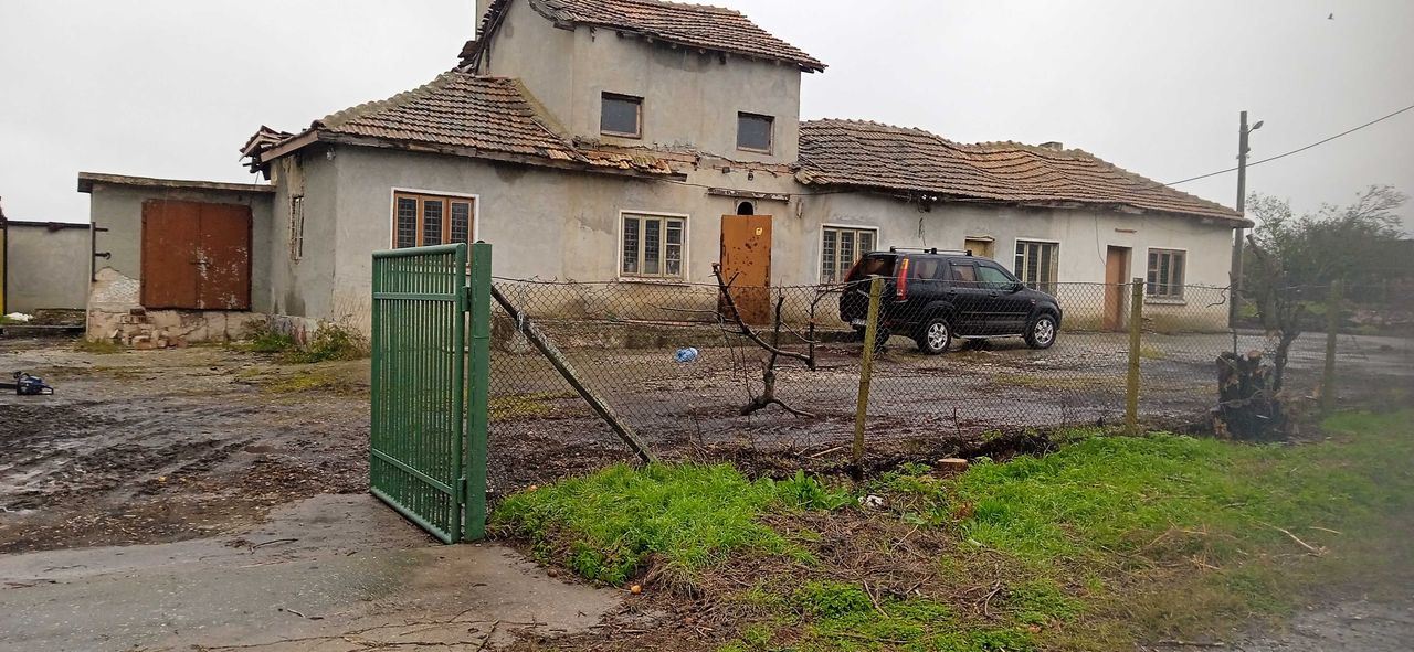 Дава се под наем Промишлена сграда в с. Кардам, Област Добрич - 4000 кв.м за 306 € - Снимка #6