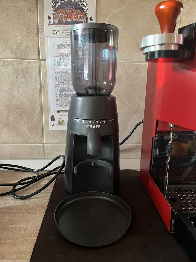 Espressor Gaggia Classic Pro și râșniță Graef CM702 plus accesorii