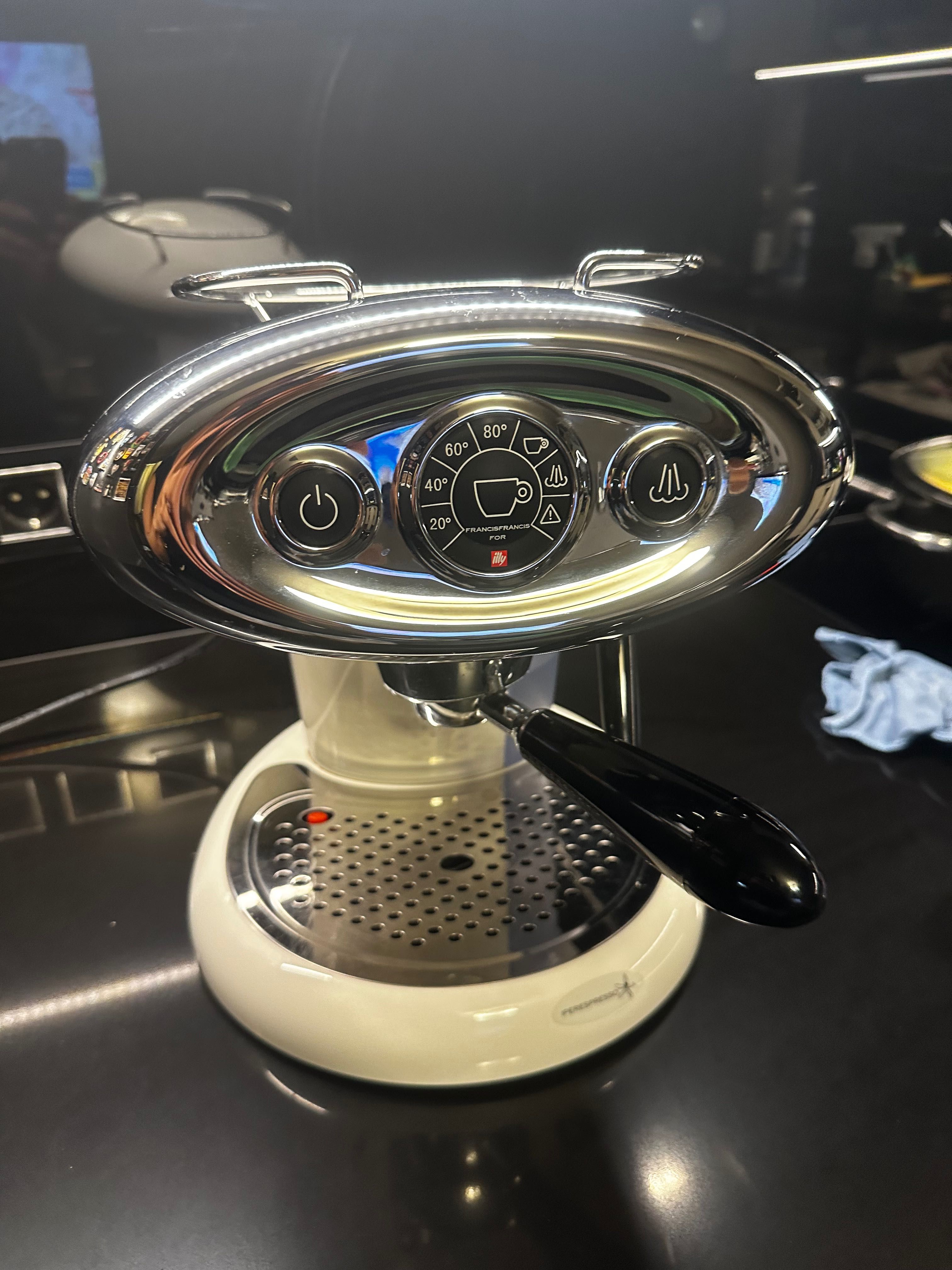 Кафе машина ILLY Iper espresso