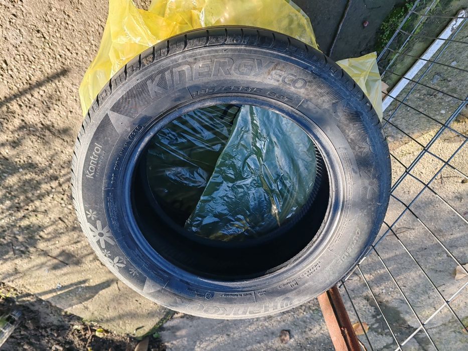 Vând cauciucuri Hankook 185 65 R15 88T,
