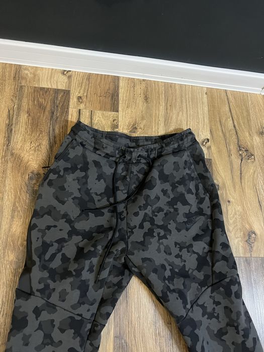 Nike Tech Fleece Camo size S/XS