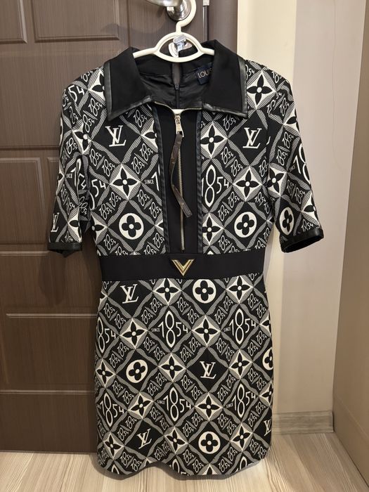 Бутикова рокля на Луис Витон