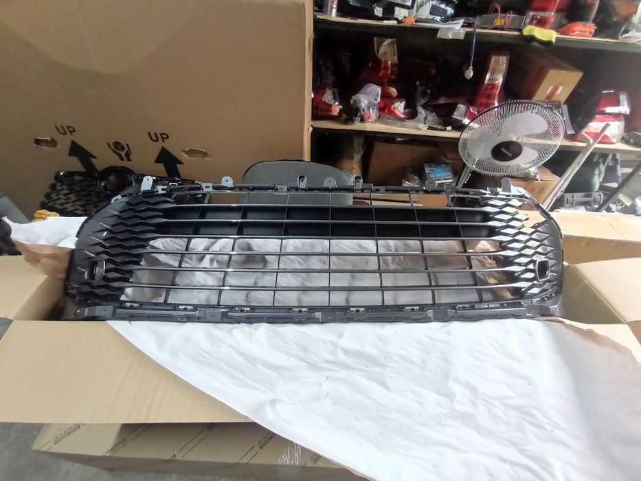 Решетка бампера на низ TOYOTA CAMRY 80, новый, оригинал