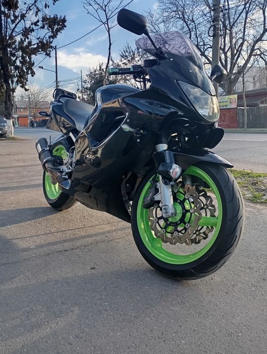Vând motocicleta honda cbr 600 f4