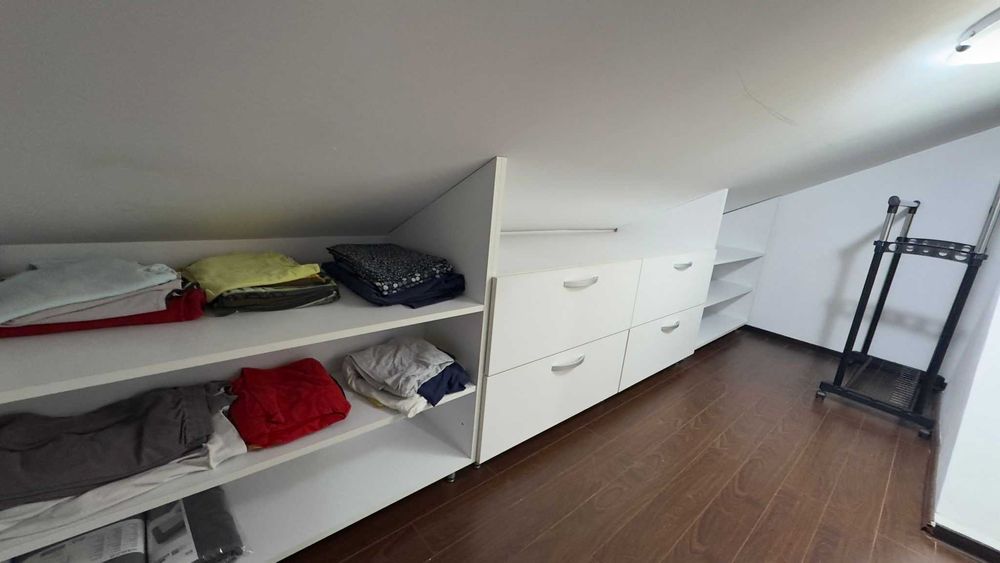 PRIVAT - Vand apt 2 cam, Complet mobilat, Mansarda 4/4, Loc parcare