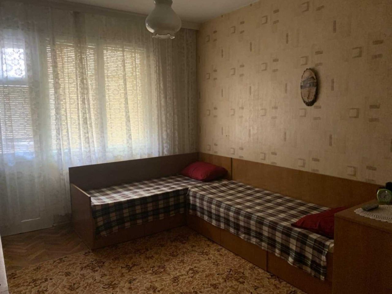 Дава се под наем Тристаен апартамент в Плевен, Широк център - 112 кв.м за 433.5 € - Снимка #2