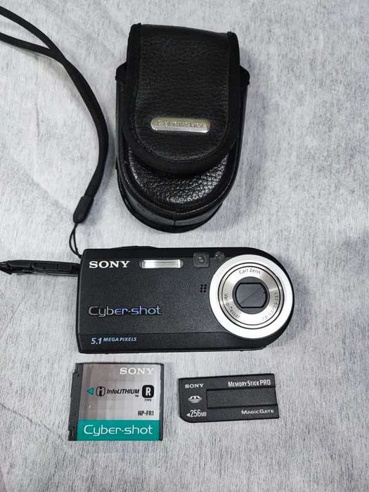 Sony Cyber-shot P120 , funcțională, cu husă, baterie și card original