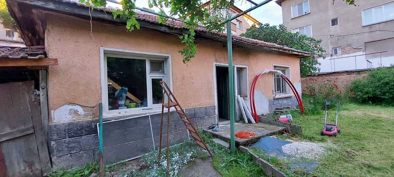 Продава се Къща в Асеновград - 74 кв.м за 827 €/кв.м - Снимка #2
