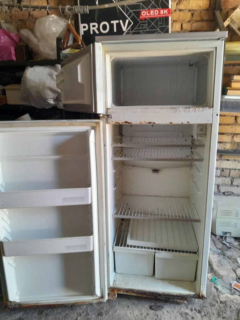 Срочно нужна продавать хороший холодильник беруса 6отличный работае