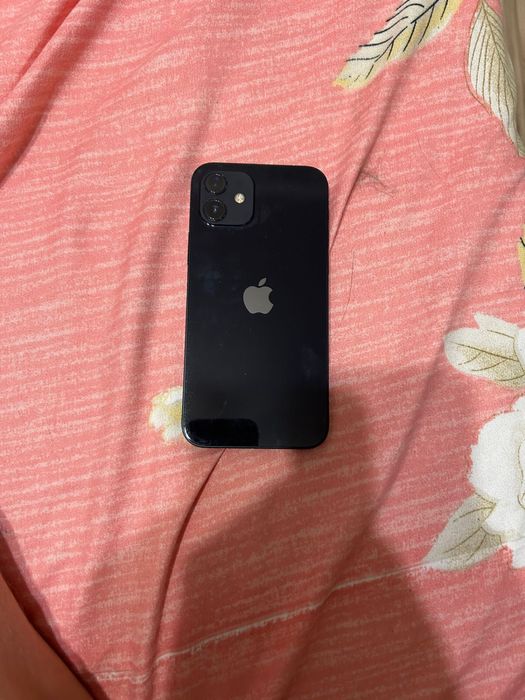 Продаю iPhone 12