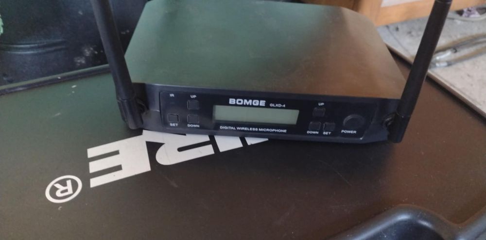 Se vinde Set 2 Microfoane Wireless si Receiver fără cutie
Are o clarit