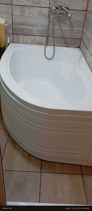 Vând cada  baie acril nefolosita
