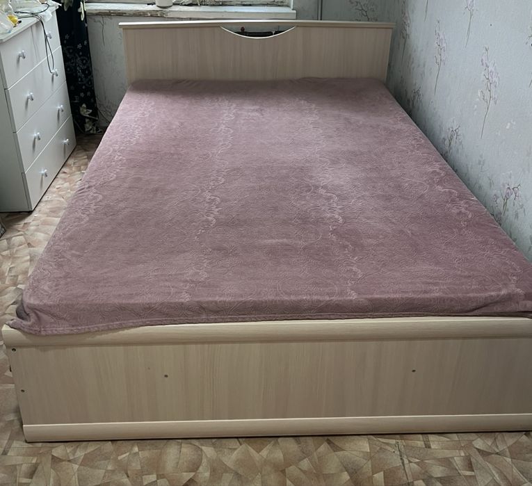 Продам кровать двухспальную или обменяю на диван хороший