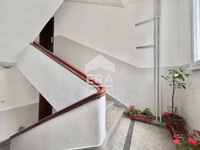 Дава се под наем Тристаен апартамент в София, Център - 102 кв.м за 800 € - Снимка #11