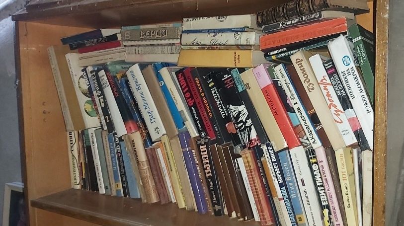 Резервирани! Подарявам много стари книги за София