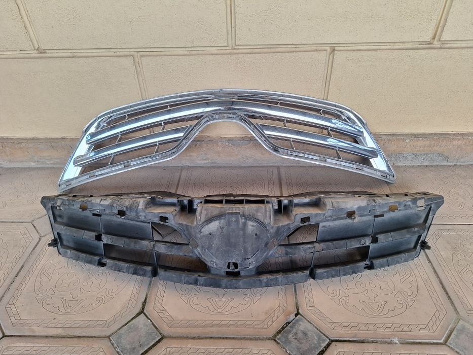 Решётка радиатора Тойота королла