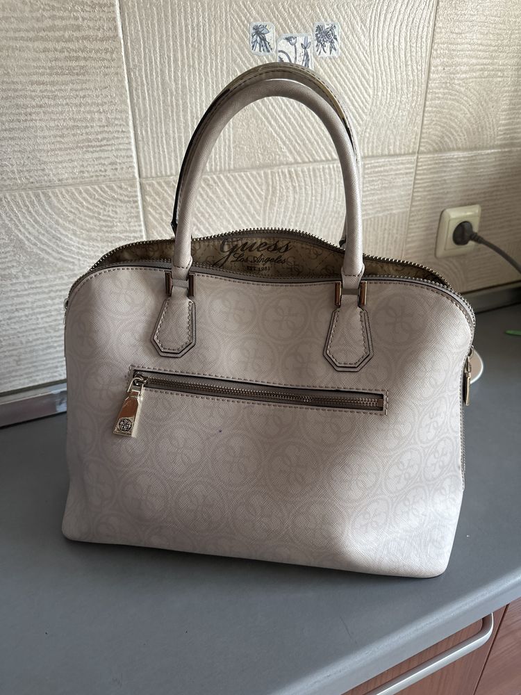 Сумка Guess бу в хорошем сгстоянии