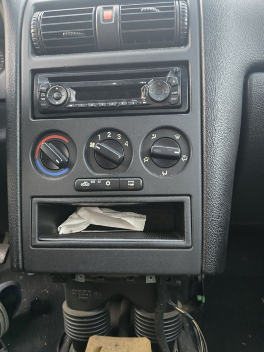 Consola centrala bord Opel Astra G culoare neagra