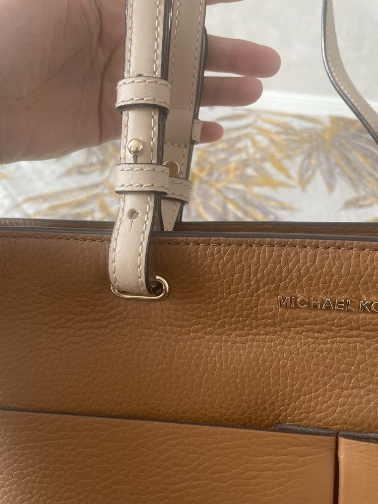 Сумка от Michael Kors